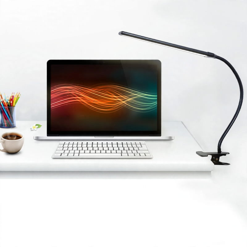 LED clamp light with USB connection