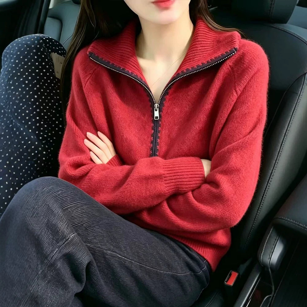 Casual knitted sweater with zipper and lapel collar