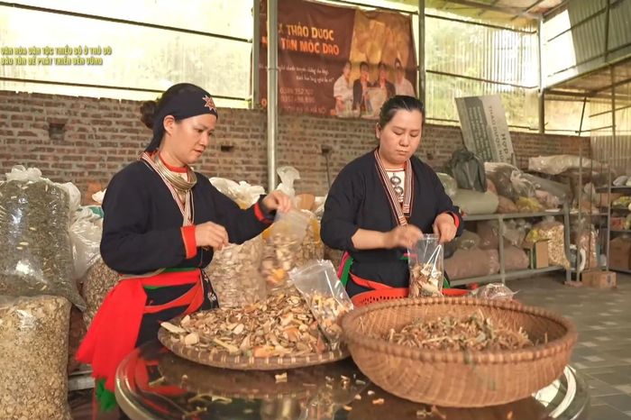 Giữ bản sắc, tạo sinh kế - Hướng đi bền vững cho văn hóa dân tộc thiểu số ở Thủ đô - Đài Phát thanh và truyền hình Hà Nội