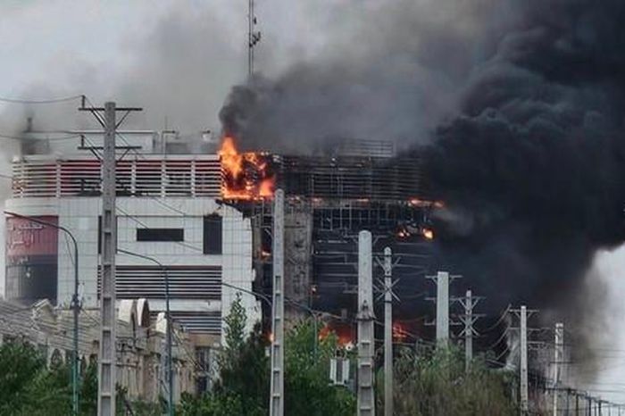 Biển lửa bao trùm trung tâm thương mại tại Iran, nhiều người thương vong - Báo Người Lao Động