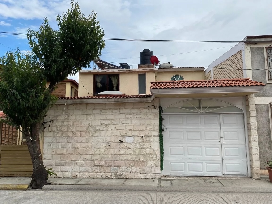 Casa en venta en Fraccionamiento Imágenes, Toluca, México