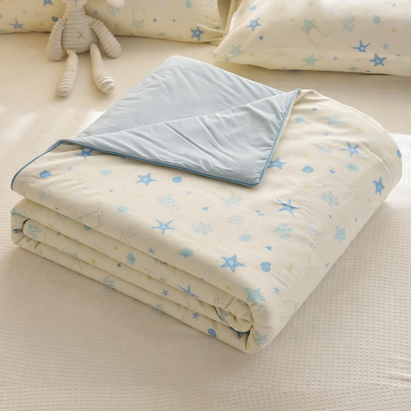 Light summer cooling blanket with cooling fibers