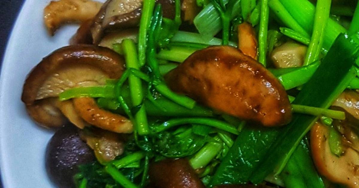 Nấm hương tươi xào cần tỏi