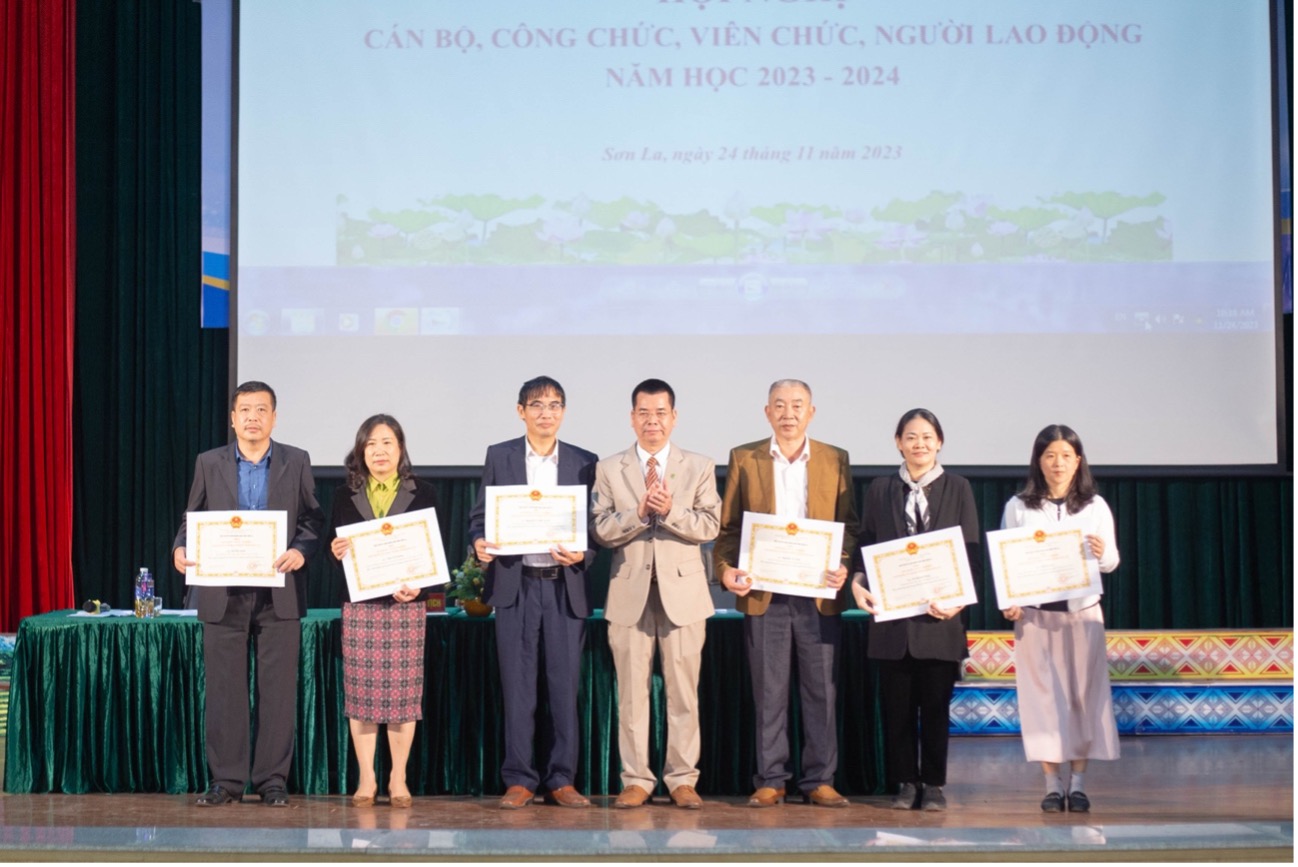 Hội nghị cán bộ, công chức, viên chức và người lao động Trường Đại học Tây Bắc năm học 2023 - 2024 thành công tốt đẹp