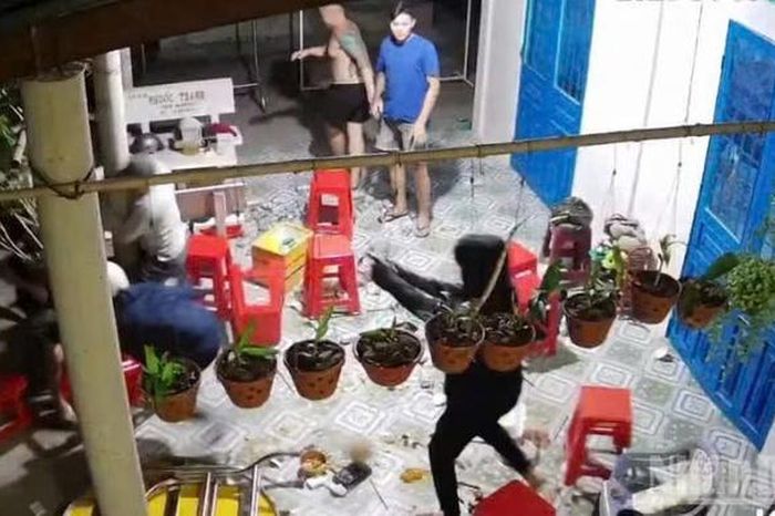 CLIP: Truy bắt nhóm đối tượng nghi nổ súng bắn vào những người đang nhậu ở Đồng Tháp - Báo Người Lao Động