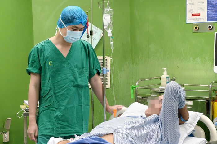 Vượt hàng nghìn km, bệnh nhân người Úc trở lại Việt Nam phẫu thuật cột sống - Báo VTC News