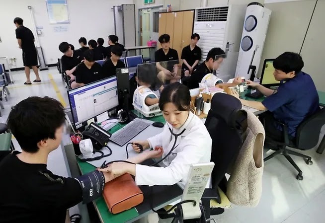대한민국 정책브리핑 누리집의 수원페이 지역화폐 발급 방법 14세 이상 안내 이미지