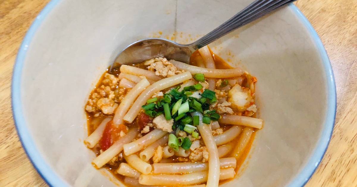Nui xào cà chua thịt tôm