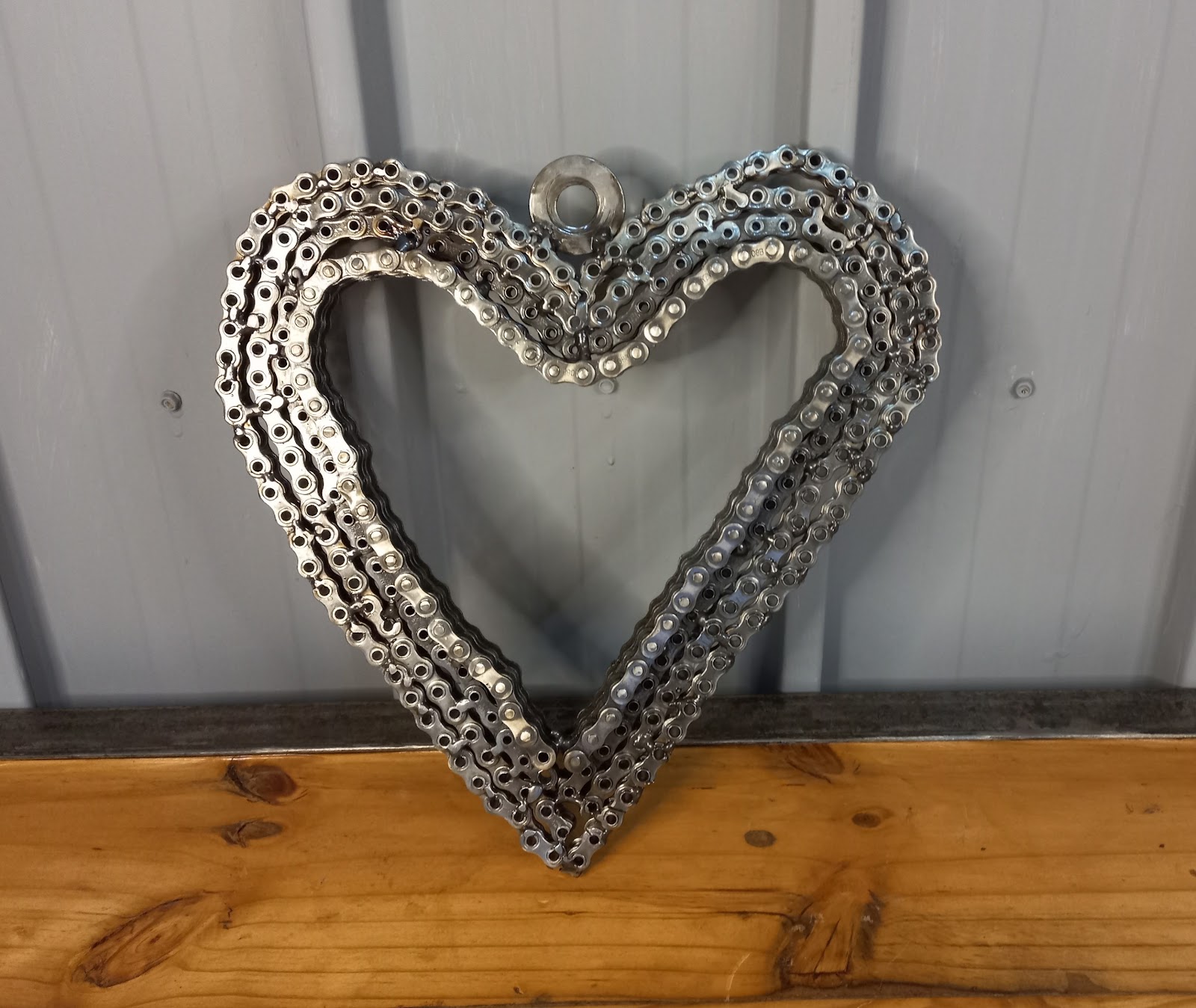 Pow Wall Art - Heart - Big chain