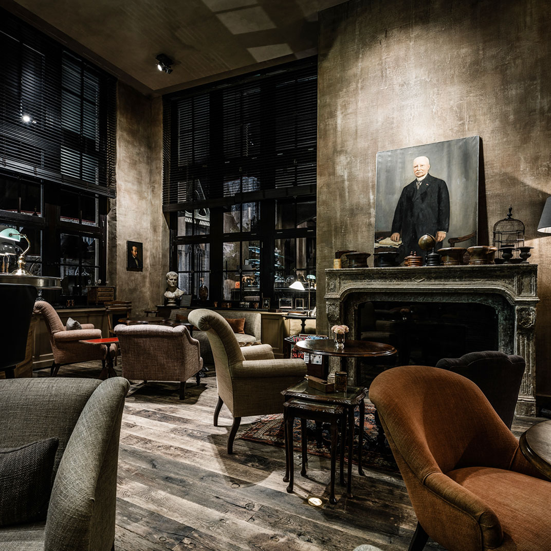 1898 The Post lounge