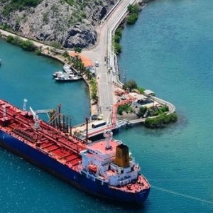 Nhà lọc dầu toàn cầu bỏ qua trung gian, mua dầu thô Venezuela trực tiếp