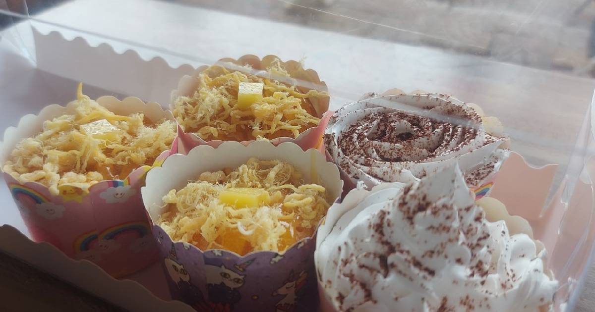 Cupcake chiffon mềm ẩm đơn giản tại nhà với 6 nguyên liệu