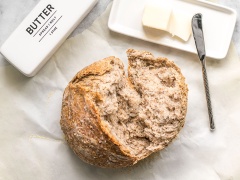 Bánh mì ngũ cốc với các loại hạt vừa giàu chất dinh dưỡng, vừa giàu chất xơ tốt cho cơ thể với một hương vị thơm lừng, nóng giòn để ăn sáng cực kì tuyệt luôn đấy. Hãy thử ngay công thức này bạn nhé, bánh còn dùng cho người ăn chay được nữa đấy.