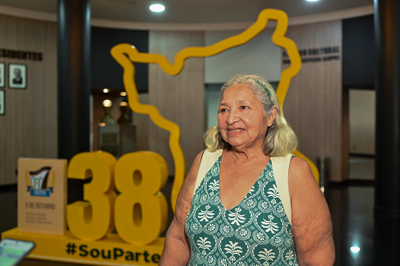 Diretora de publicidade da ALERR apresenta a campanha sobre o aniversário de Roraima no espaço cultural da sede.