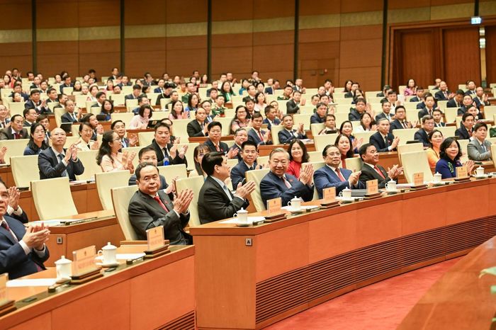 Quốc hội thảo luận về thuế môi trường, VAT xăng dầu, nhiên liệu bay - Đài Phát thanh và truyền hình Hà Nội