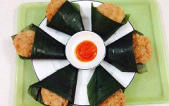 Món này bạn có thể chấm cùng tương ớt, ăn với cơm nóng ngon tuyệt!