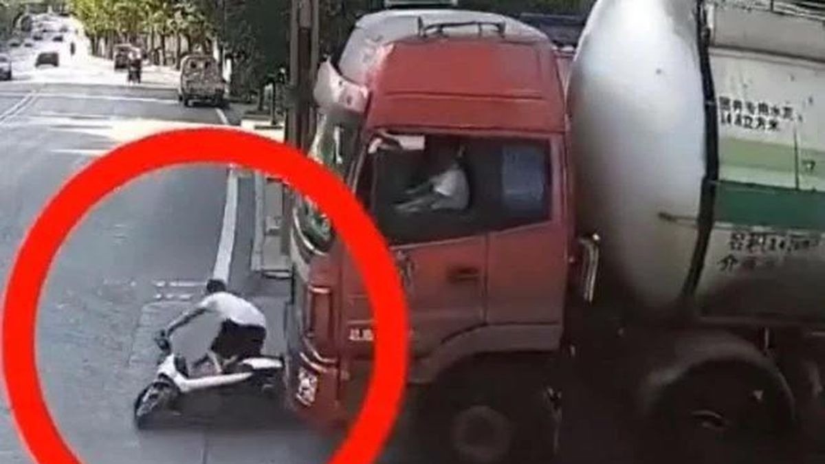 Bị xe bồn tông từ phía sau, nam thanh niên thoát chết trong gang tấc - Tạp chí Doanh Nghiệp Việt Nam