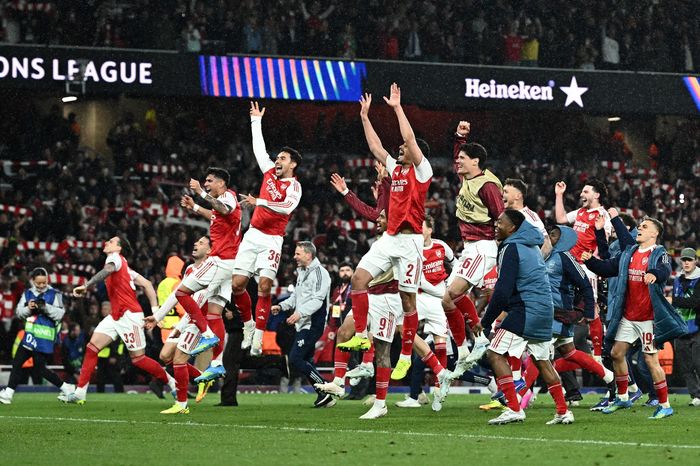 Niềm vui của cầu thủ Arsenal sau chiến tích lịch sử - Tạp chí Tri thức