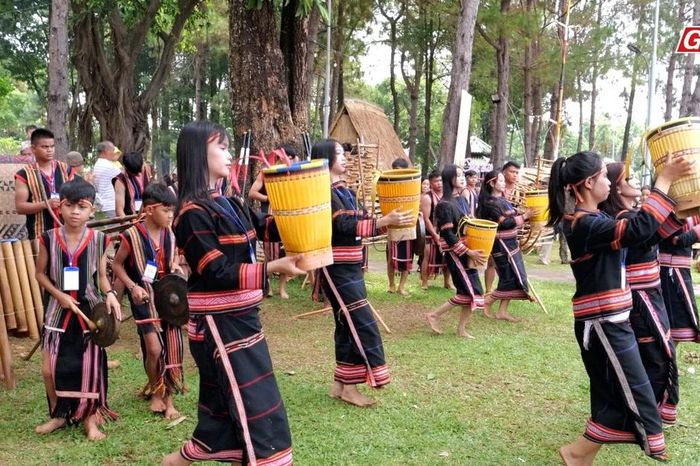 Ngày hội văn hóa dân gian - Pleiku rộn ràng sắc màu các dân tộc - Báo Gia Lai