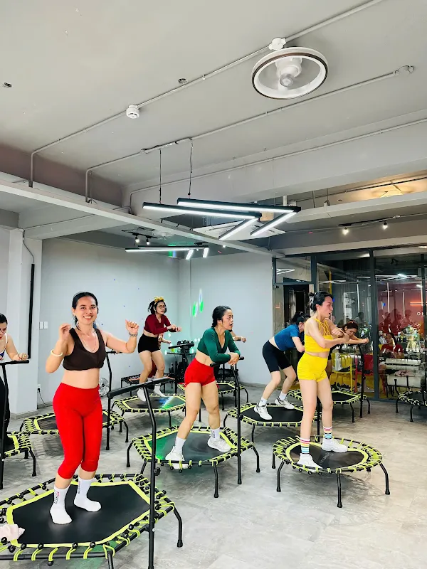 Không gian jumping 5