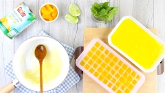 Nhắc bếp xuống rồi cho 2/3 cam mandarin Dole đã xay nhuyễn và nước cốt 1/2 trái chanh vào nồi khuấy đều. Rót thạch vào khuôn rồi để thạch đông. Giữ lạnh đến khi dùng.