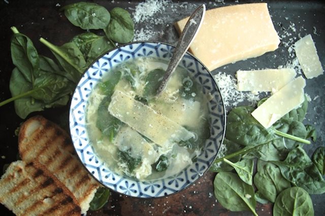 Súp Trứng Phô Mai Rau Chân Vịt