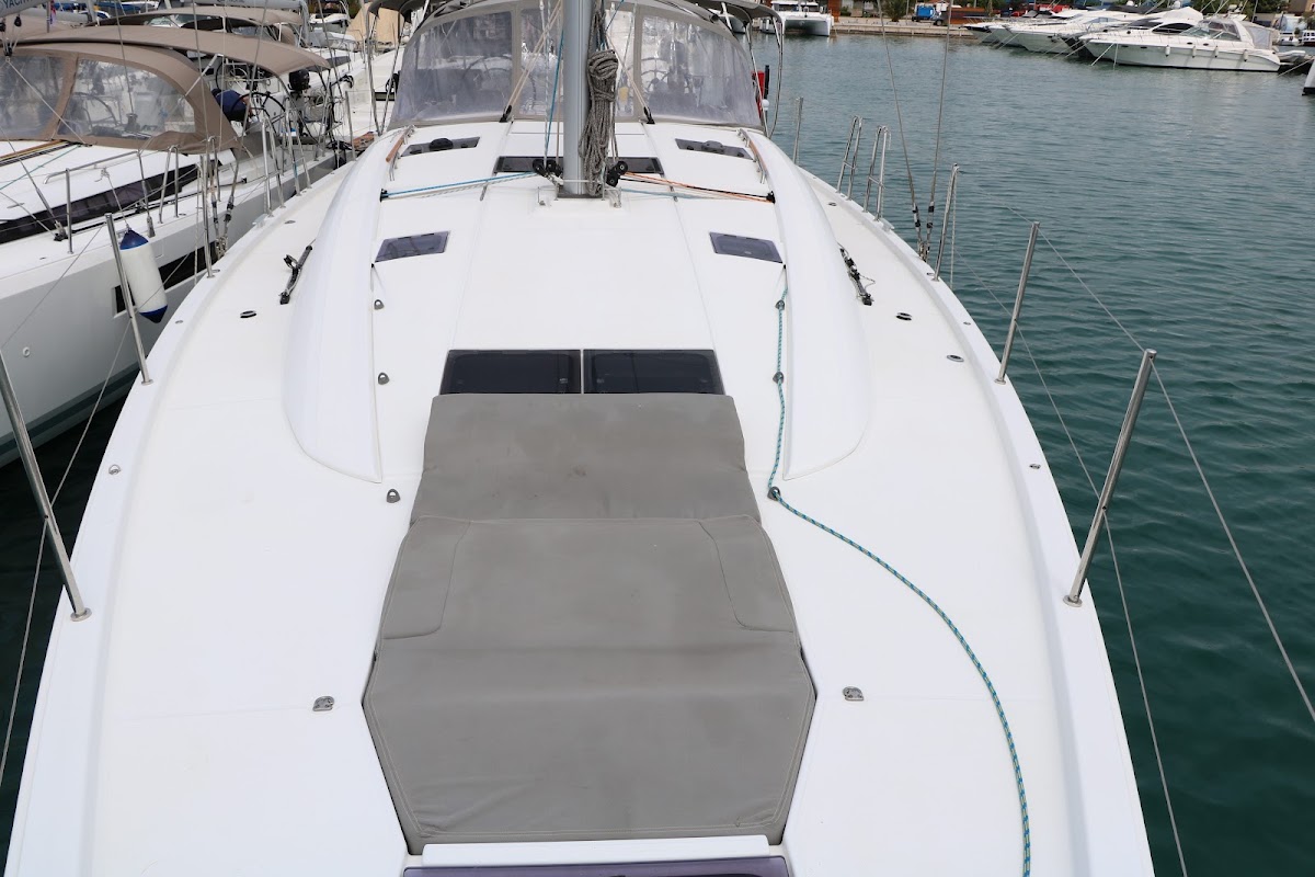 Blue Dream foredeck at Marina Pirovac