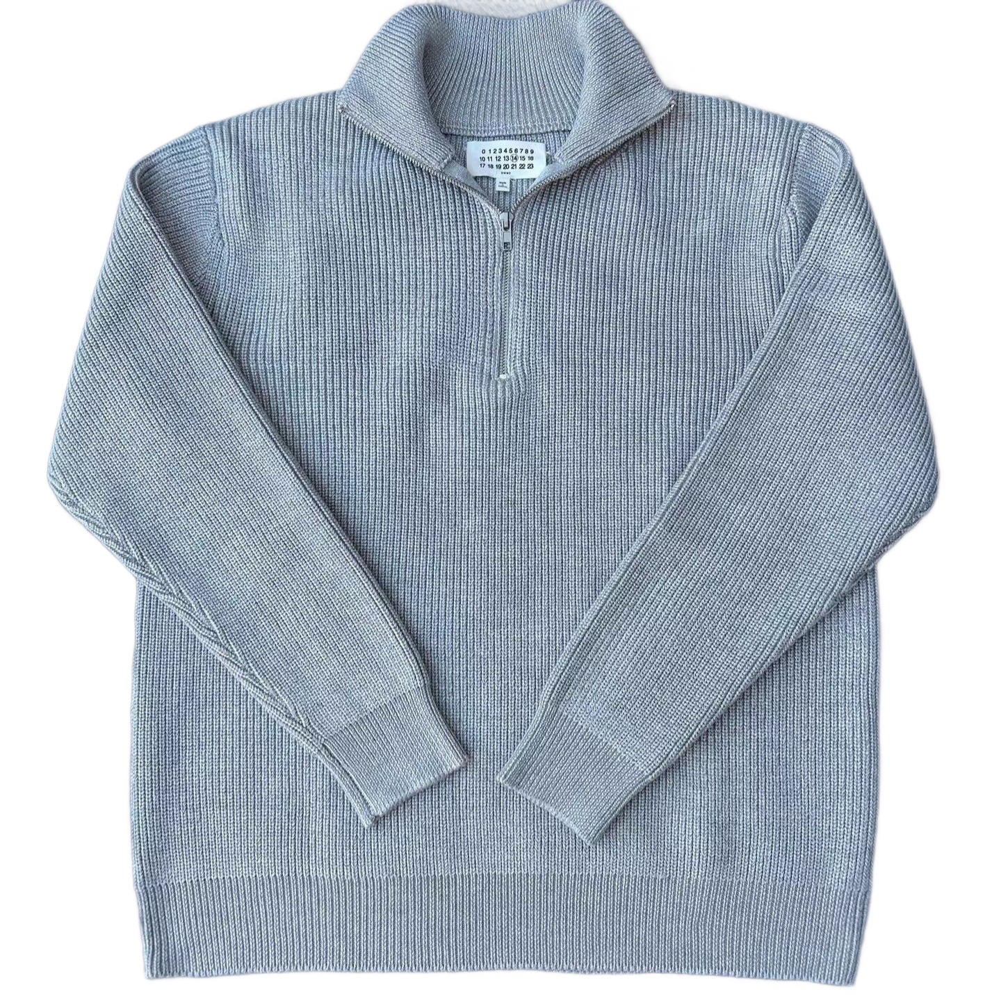 Stylish knitted sweater with a zipper
