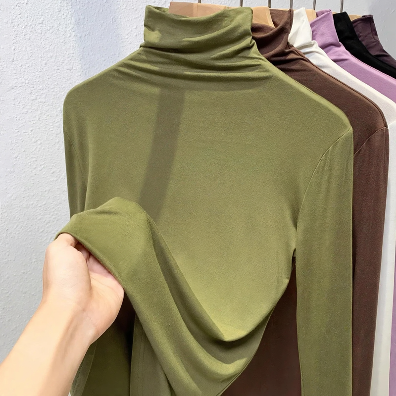 Women's long-sleeve shirt with a stand-up collar and ribbed structure
