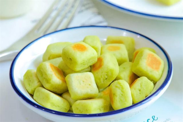 Bánh Trái Bơ Xốp Mềm