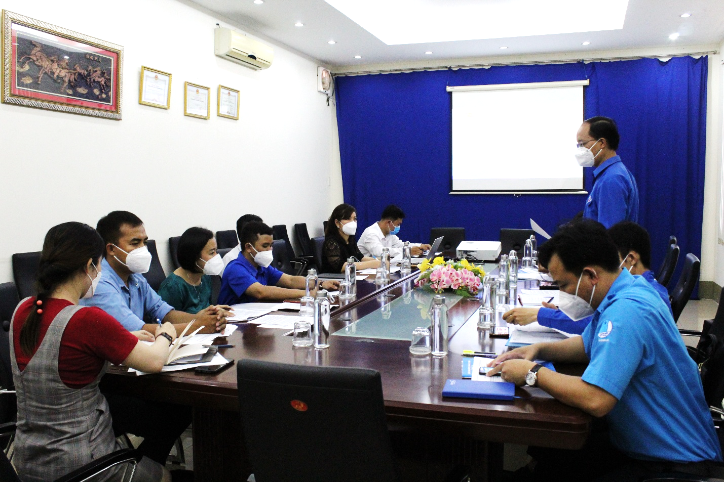Đoàn kiểm tra của Ban Thường vụ Tỉnh Đoàn do đồng chí Võ Minh Quốc làm trưởng đoàn cùng các đồng chí đại diện các ban chuyên môn Tỉnh đoàn tại buổi làm việc Kiểm tra công tác đoàn và phong trào thanh thiếu nhi năm 2021 Trường DLA 