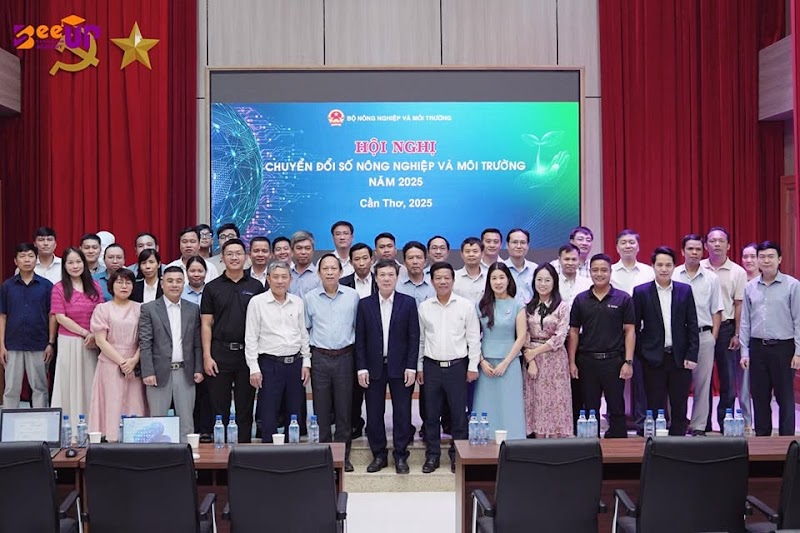 Wai Hoàng chia sẻ tại hội nghị