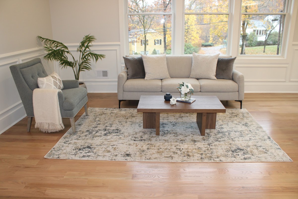 Living/Family Rooms image