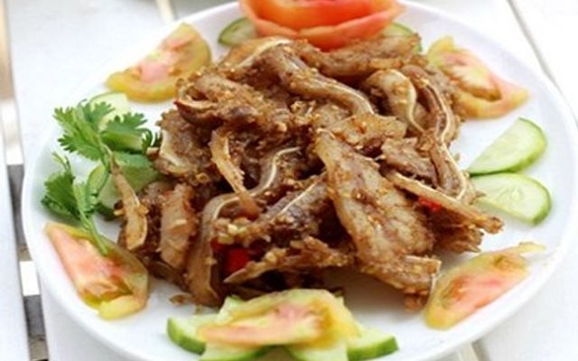 Tai Heo Xào Sả Ớt