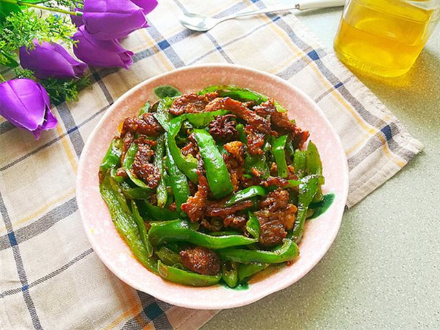 Bò Xào Ớt Sừng Cay Thơm