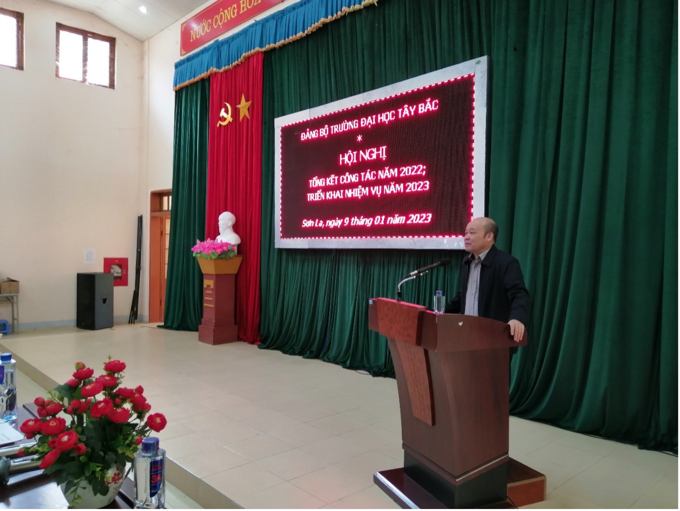 Hội nghị Tổng kết công tác Đảng năm 2022 và Triển khai nhiệm vụ năm 2023 tại Trường Đại học Tây Bắc