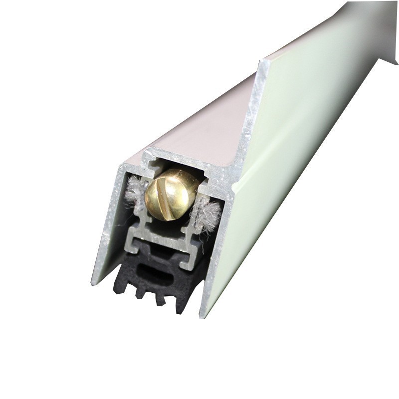 Automatic door seal for sound insulation