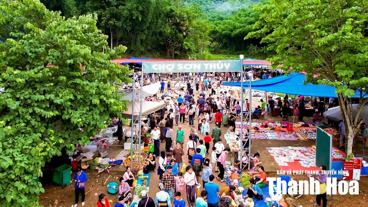 Về Sơn Thủy đi chợ Mường Xia - Báo Thanh Hóa