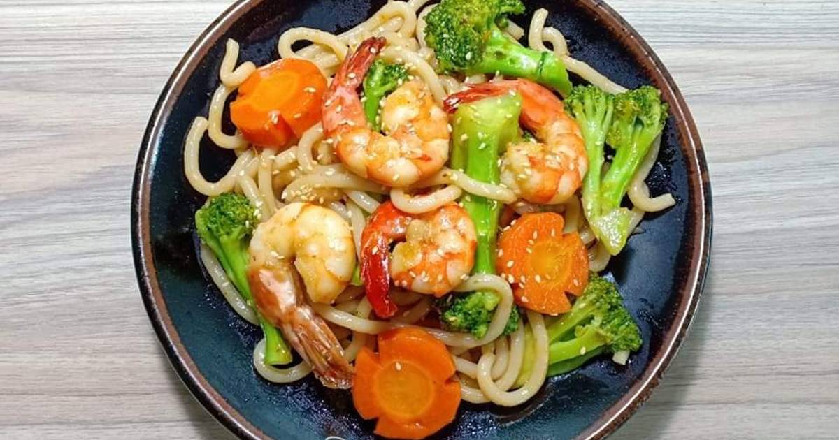 Ebiyaki Udon - Mì Udon xào tôm & bông cải