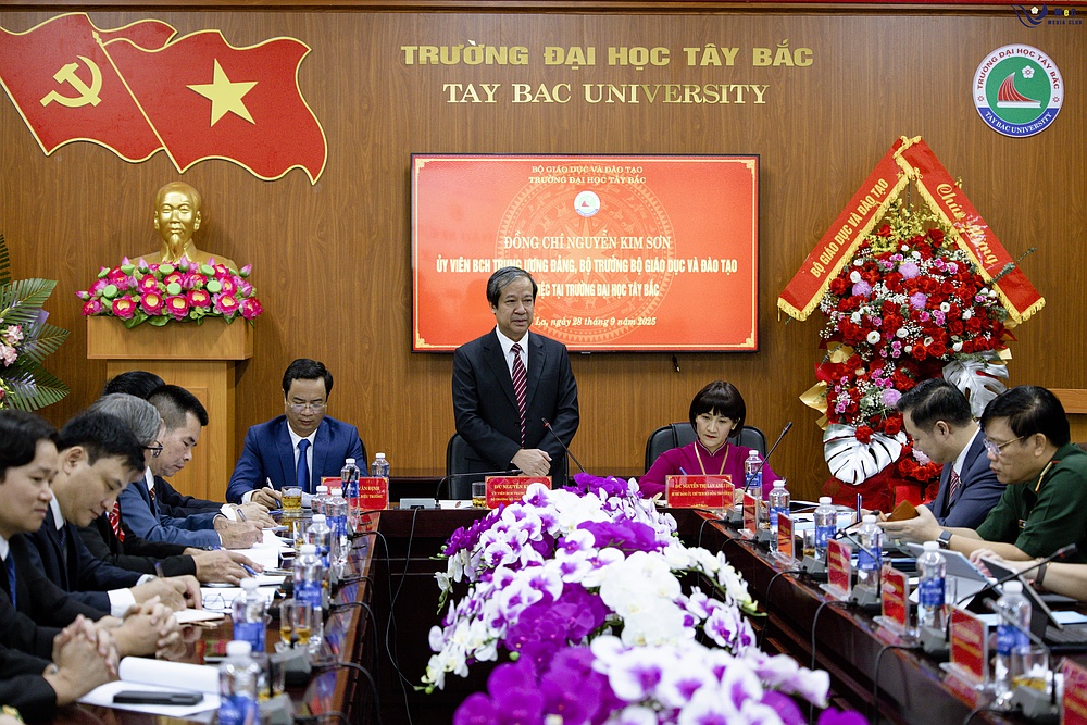 Đồng chí Nguyễn Kim Sơn,  Bộ trưởng Bộ Giáo dục và Đào tạo đến thăm và làm việc tại Trường Đại học Tây bắc