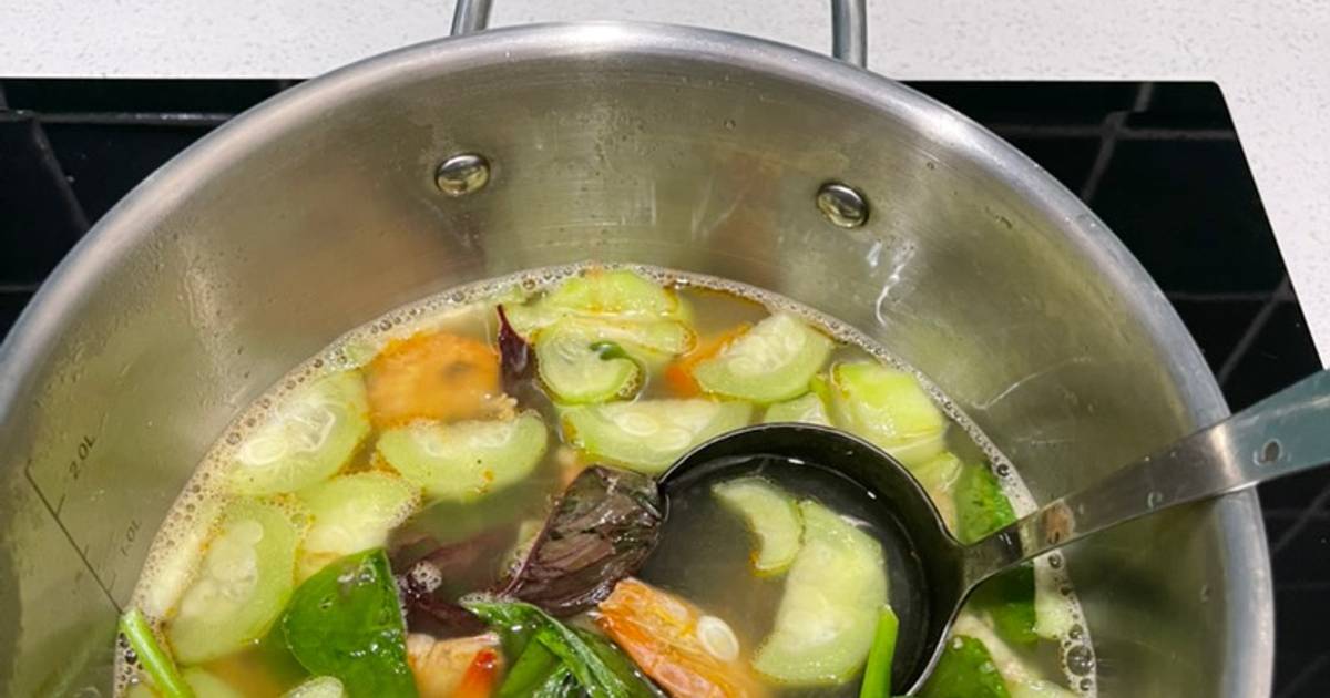 Canh mướp, rau mồng tơi nấu tôm