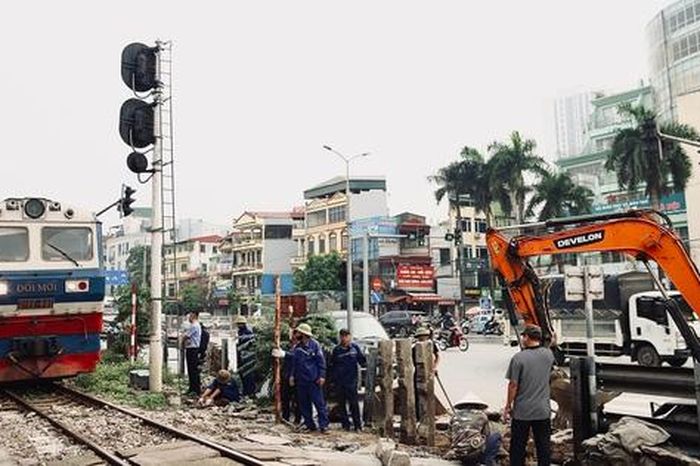 Liên tiếp xảy ra tai nạn đường sắt: Mở lối tự phát có thể bị phạt tới 40 triệu - Báo Sức Khỏe &amp; Đời Sống