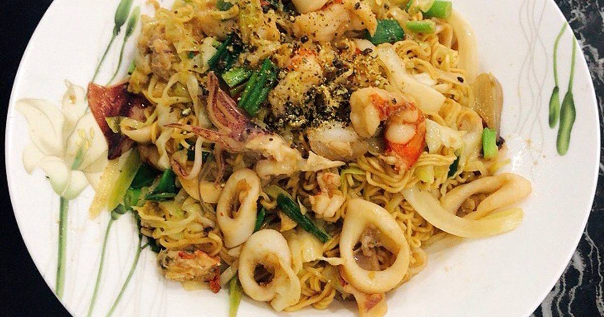 Mì xào hải sản