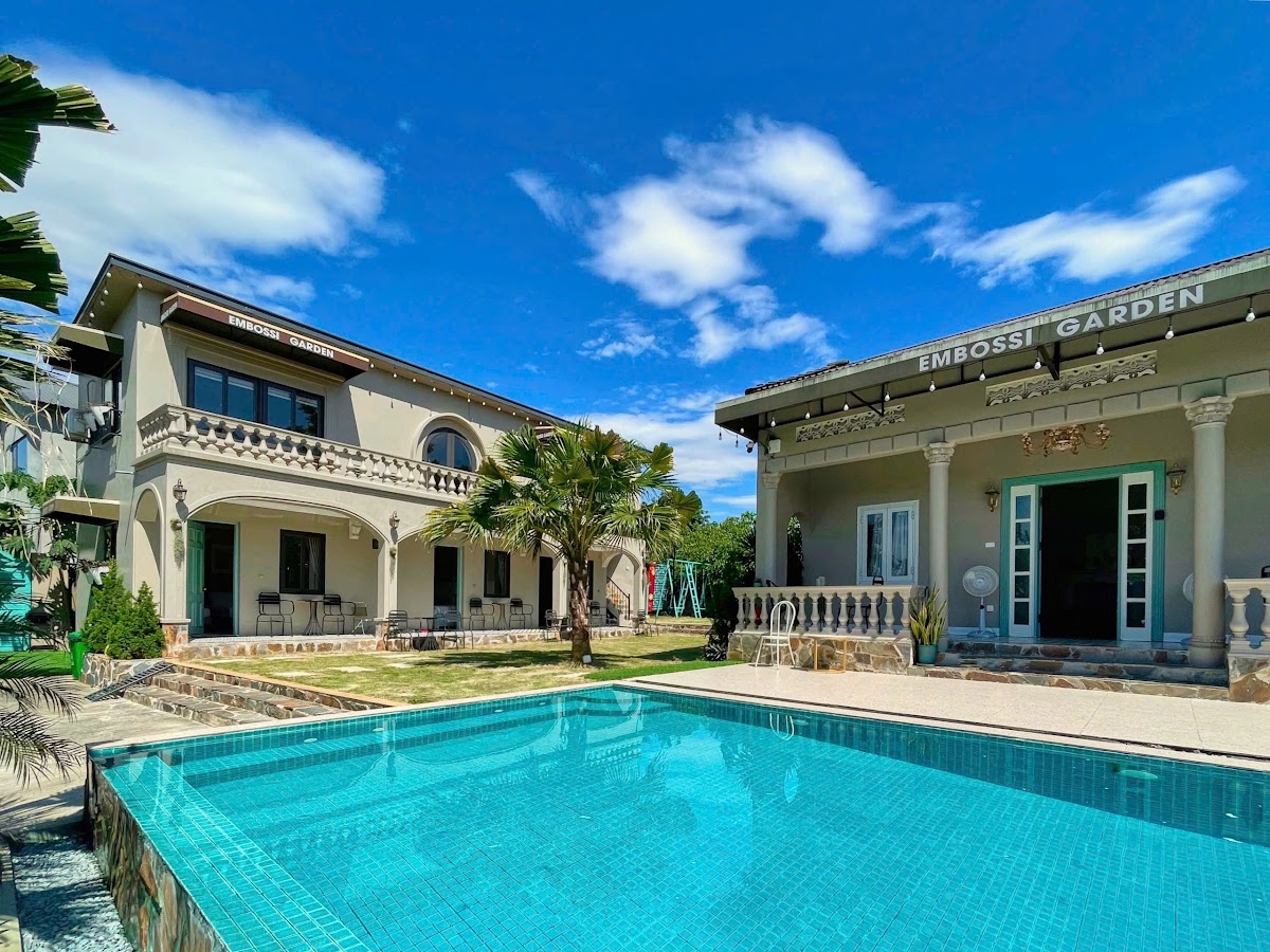 Villa Apollo hai tầng cửa vòm bên bể bơi chung ở Embossi Garden Ba Vì