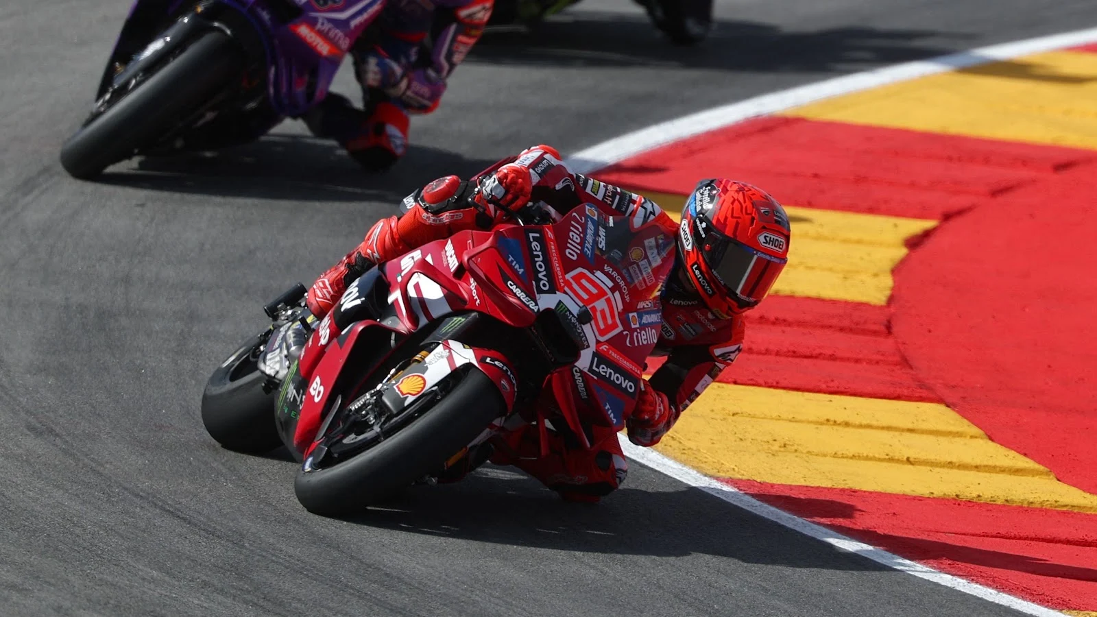 Aksi Marc Marquez saat menjalani sesi latihan MotoGP di Sirkuit MotorLand Aragon.