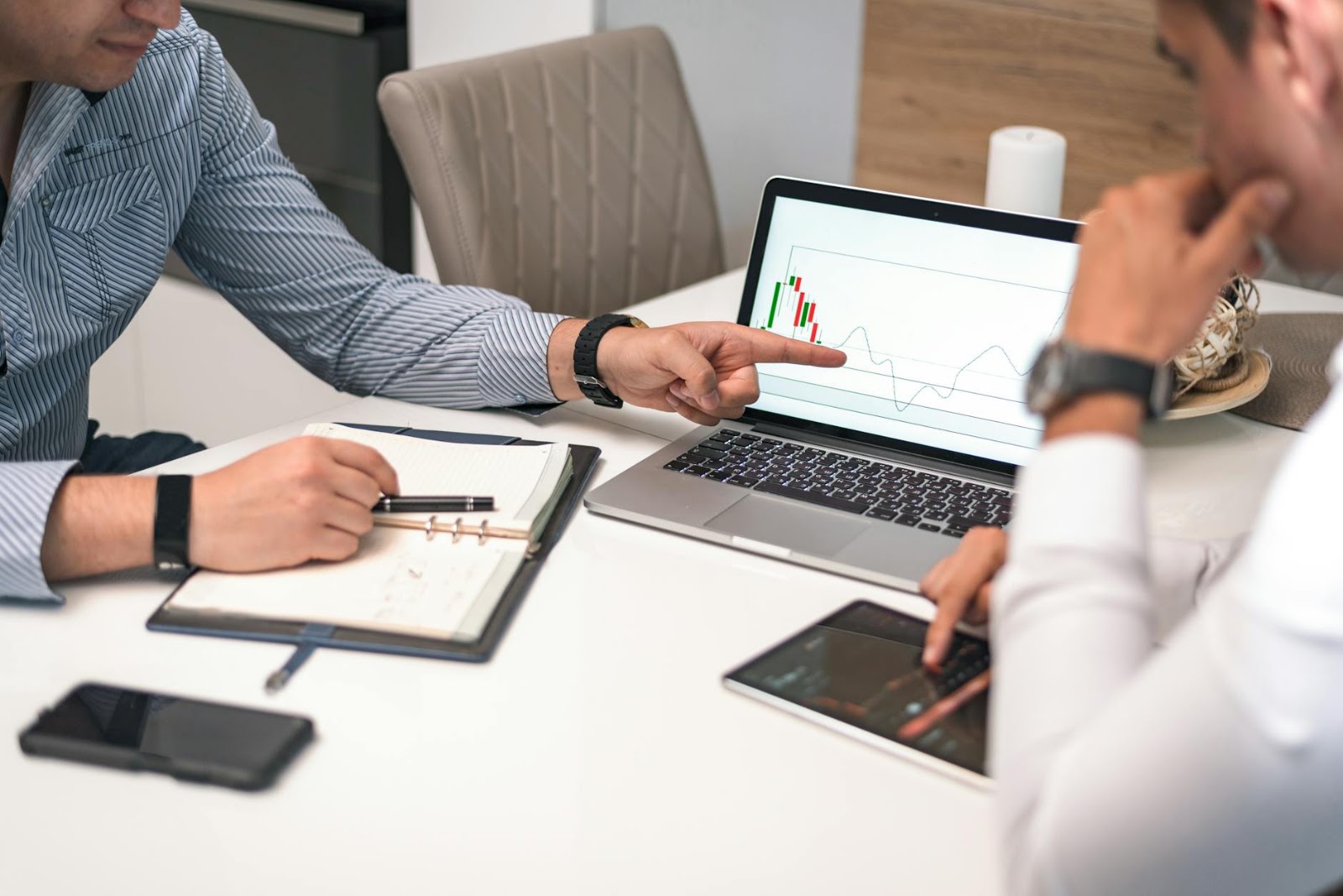 Futuristic business leaders analyzing data projections, highlighting the strategic Generative AI ROI and future market growth.