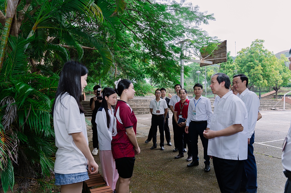 Đồng chí Nguyễn Kim Sơn,  Bộ trưởng Bộ Giáo dục và Đào tạo đến thăm và làm việc tại Trường Đại học Tây bắc