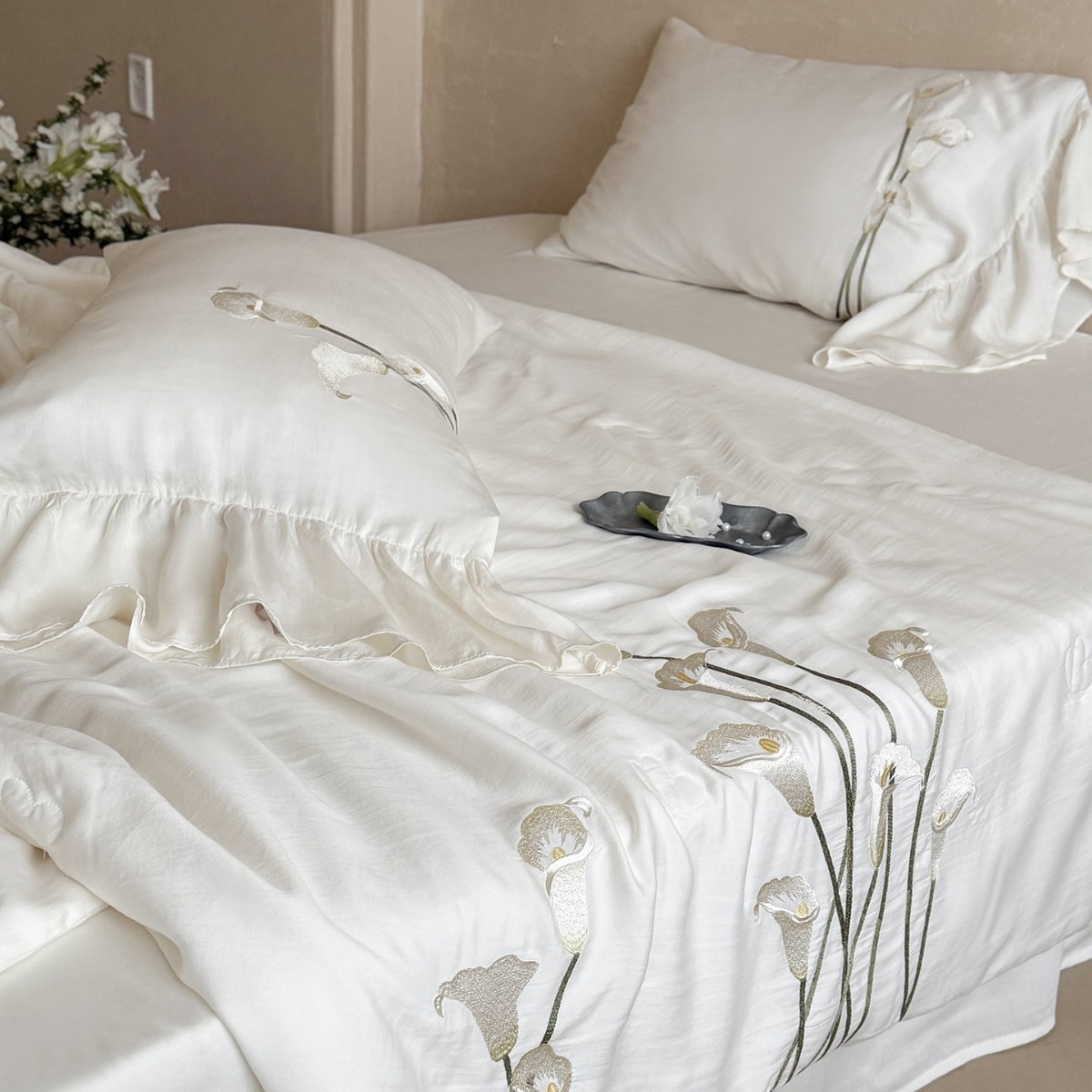Summer Bedding Set with Embroidery, 4-Piece