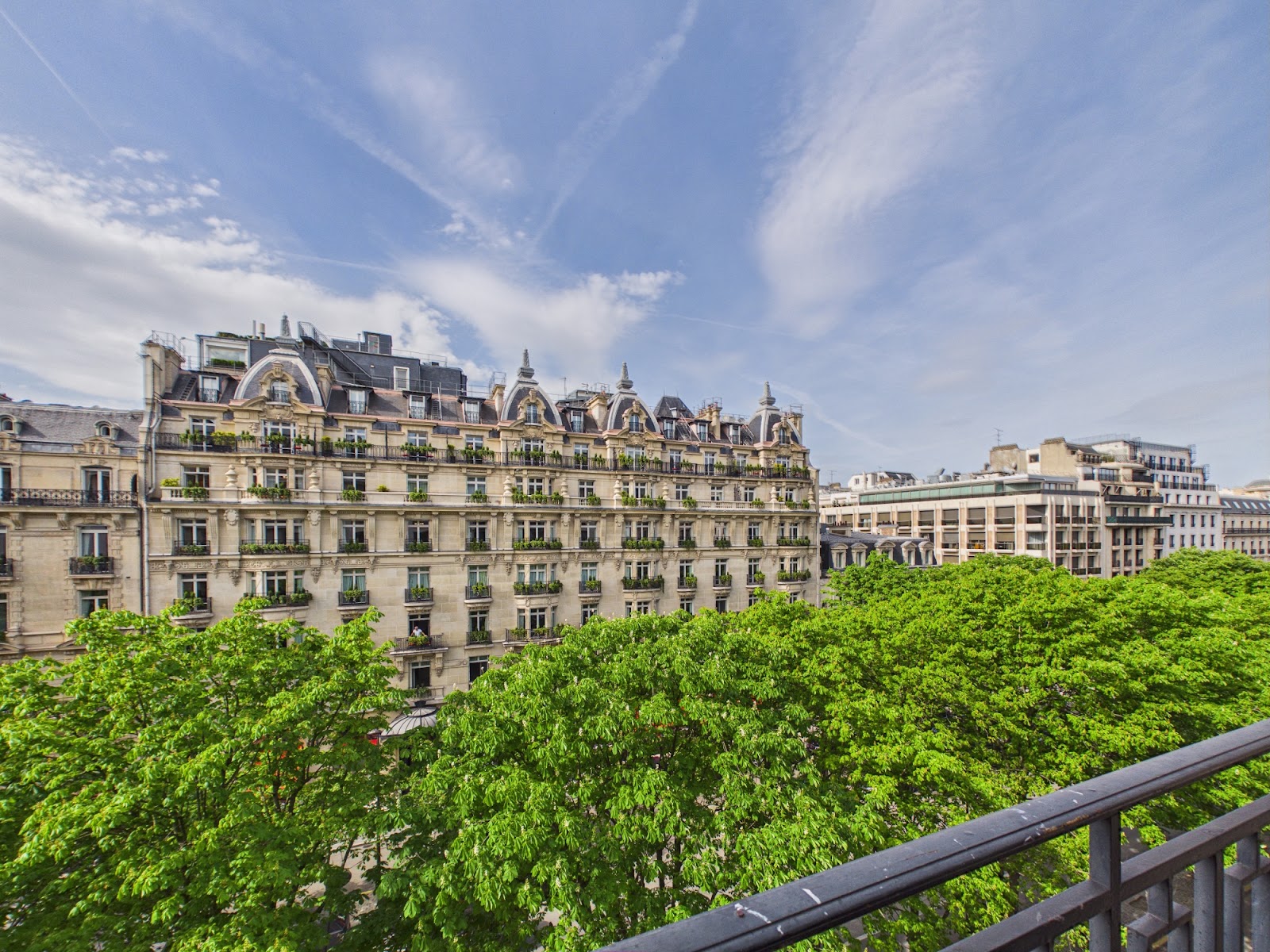 Appartement — 12 avenue Montaigne, 75008 Paris — photo 2/30