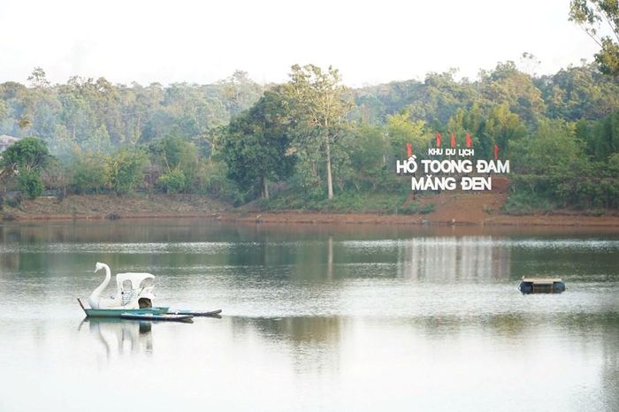Khai mở không gian nghỉ dưỡng sinh thái hồ Toong Đam tại Măng Đen - Báo Văn hóa
